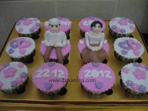 Engagement cupcake
